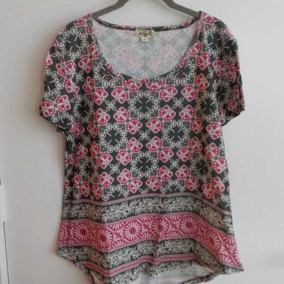 One World Shirt - Large - Short Sleeve - Tunic - Green/Pink Print - (384) - Picture 1 of 6